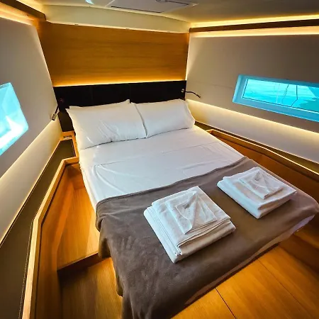 Bådhotel Neverquiet - Solaris 50 Salerno