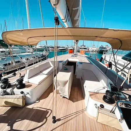 Botel Neverquiet - Solaris 50