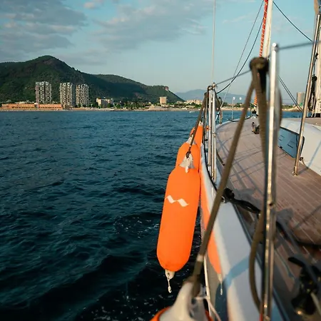 Botel Neverquiet - Solaris 50 *